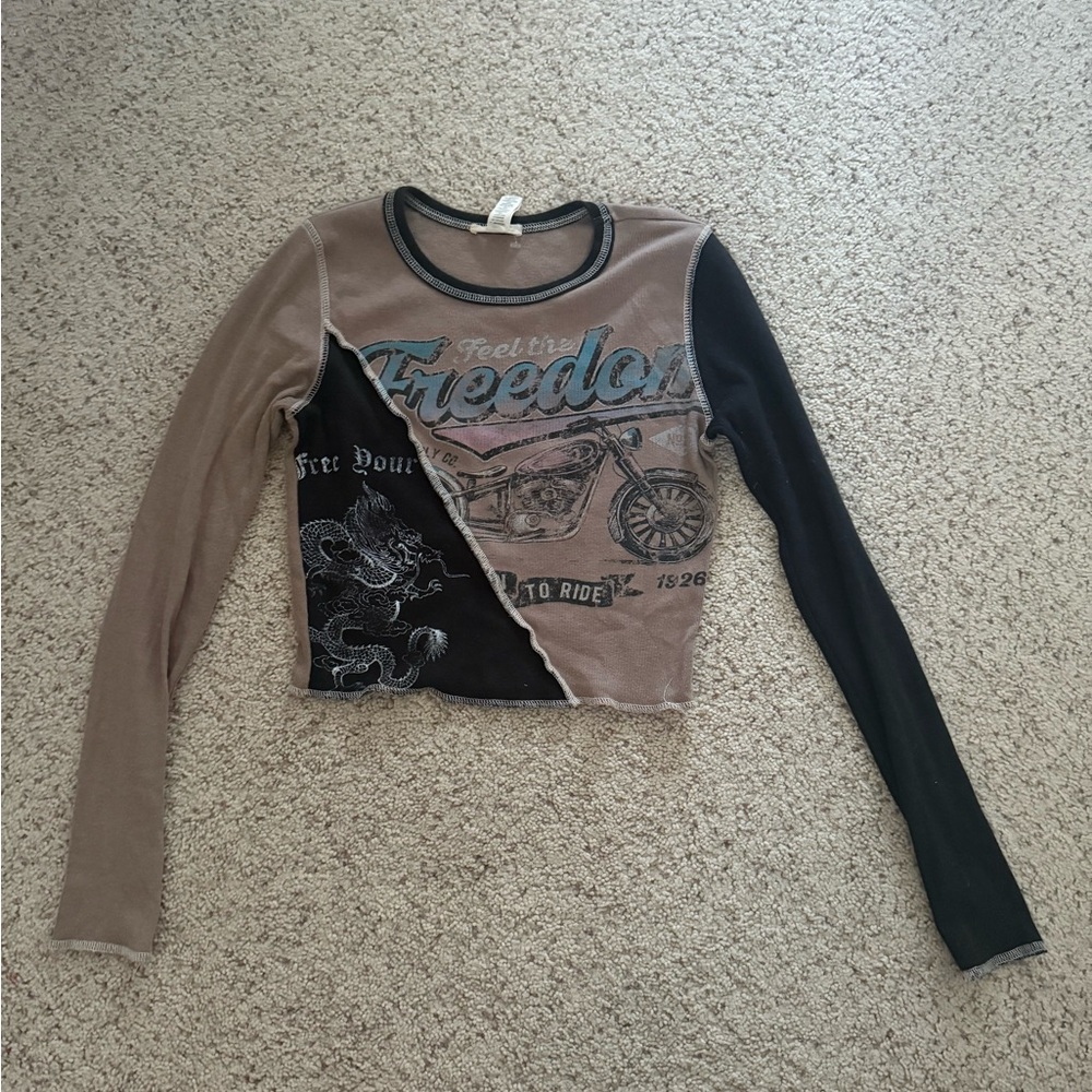 Tilly’s Long Sleeve Cropped Graphic Tee